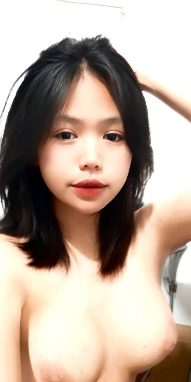 Con bướm đĩ đít to nhất vợ để anh trai chơi với con mèo của mình, thật là phấn khích, nghe hướng dẫn của bạn sói để nhét cả âm hộ và hậu môn vào, cực khoái sau cực khoái, nước âm hộ cứ phun ra, thật là phấn khích khi xem, đừng bỏ lỡ