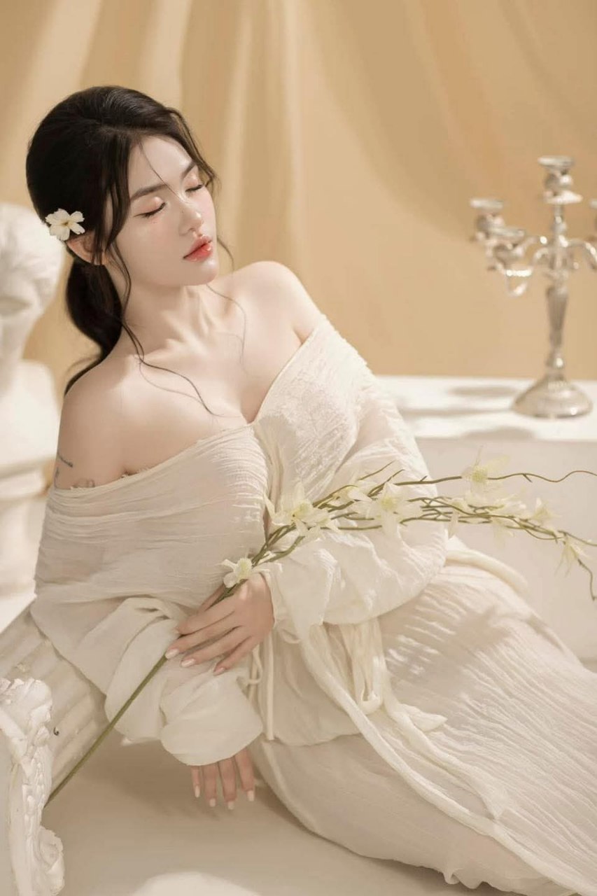 Những cô nàng bị tẩy não đắm chìm trong tình dục